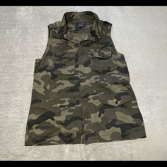 𝅺LOVE Tree anorak utility camouflage vest size medium. Excellent condition! - Picture 2 of 8